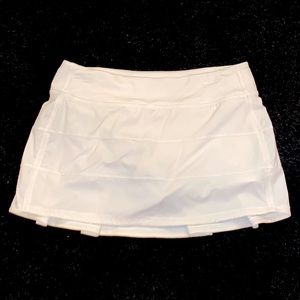 Women’s Lululemon white skirt! Size 8!